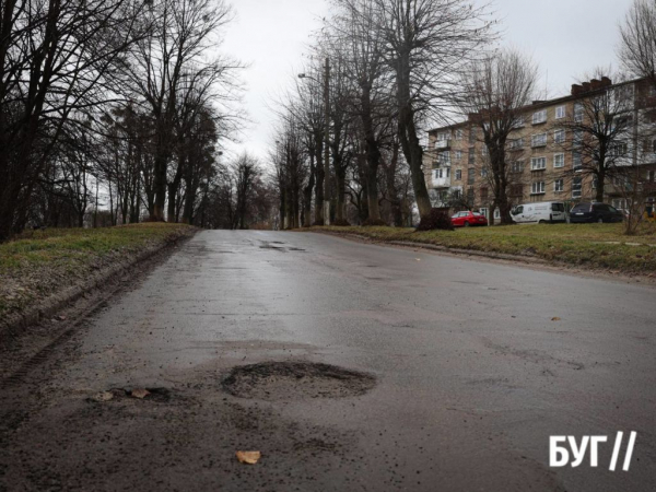 Інспектор Ляля повернулась: вибоїни на дорозі мікрорайону Шахтарського у Нововолинську | Новини Нововолинська