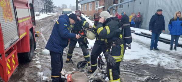 На підприємстві у Нововолинську «виникла пожежа»: рятувальники провели навчання | Новини Нововолинська