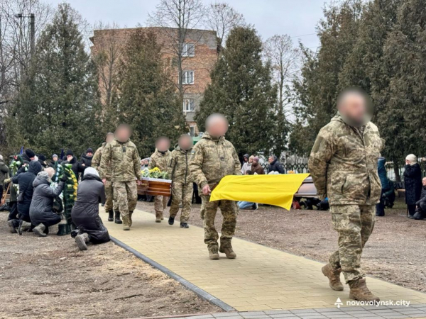 Нововолинська громада провела в останню дорогу полеглого Героя Дмитра Аршуліка | Новини Нововолинська