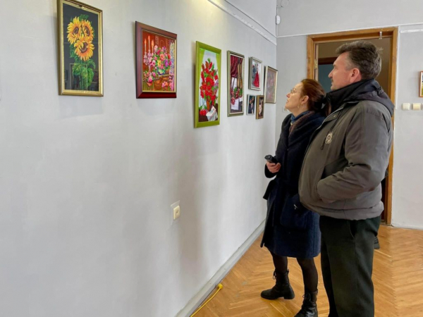 У Нововолинському музеї відкрили виставку картин Олени Павлової «Мистецтво вишивки» | Новини Нововолинська