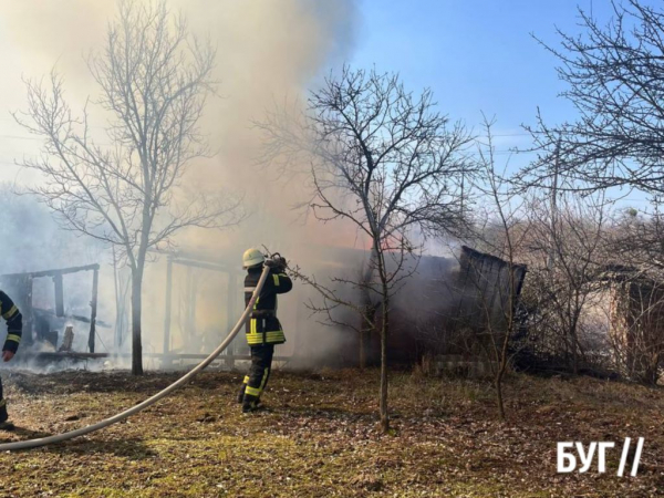 Поблизу Нововолинська від сухої трави загорілася господарська споруда | Новини Нововолинська