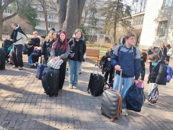 Діти пільгових категорій із Нововолинської громади вирушили на оздоровлення до «Артеку» | Новини Нововолинська