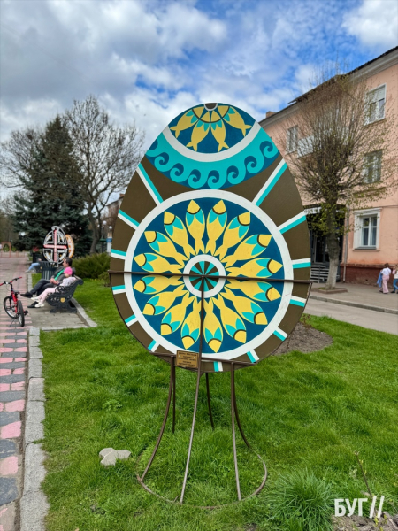 У Нововолинську встановили алею писанок | Новини Нововолинська