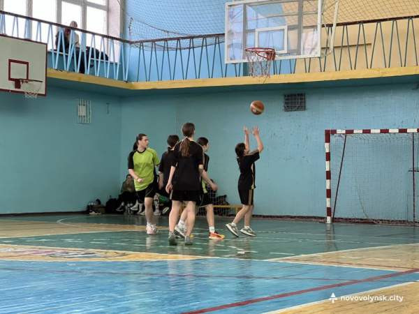 Баскетболістки з Нововолинська вибороли «золото» і «срібло» на ХХІ Спортивних іграх школярів Волині | Новини Нововолинська