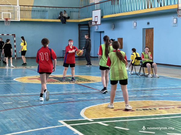 Баскетболістки з Нововолинська вибороли «золото» і «срібло» на ХХІ Спортивних іграх школярів Волині | Новини Нововолинська