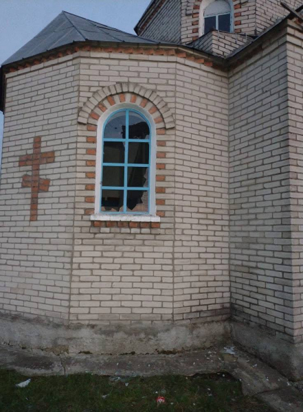 Побили вікна вазами з могил: у Литовезькій громаді перед Великоднем неповнолітні пошкодили капличку | Новини Нововолинська Побили вікна вазами з могил: у Литовезькій громаді перед Великоднем неповнолітні пошкодили капличку | Новини Нововолинська