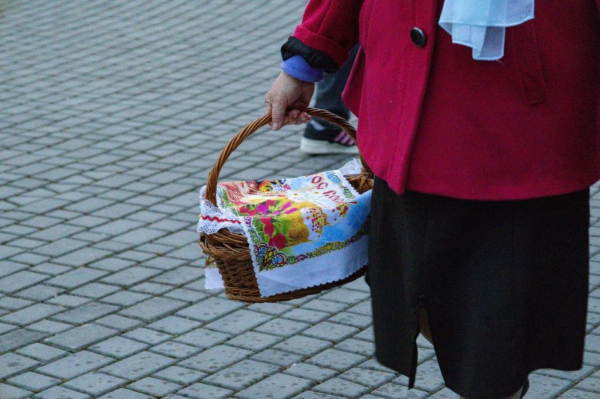 «Христос Воскрес — Воістину Воскрес»: у храмах Нововолинська віряни освятили великодні кошики | Новини Нововолинська «Христос Воскрес — Воістину Воскрес»: у храмах Нововолинська віряни освятили великодні кошики | Новини Нововолинська