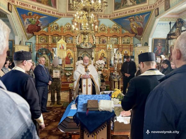 Нововолинська громада попрощалася з полеглим Героєм Степаном Остапусем | Новини Нововолинська