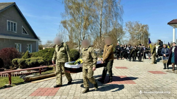 Нововолинська громада попрощалася з полеглим Героєм Степаном Остапусем | Новини Нововолинська