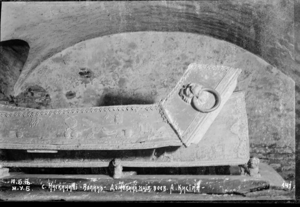 Показали ексклюзивну столітню фотографію іконостаса, який був знищений Павлом Лебедем | Новини Нововолинська