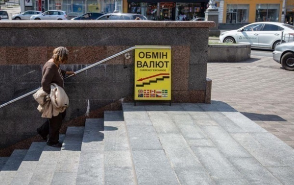 Долар і євро почали дорожчати в обмінних пунктах Долар і євро почали дорожчати в обмінних пунктах