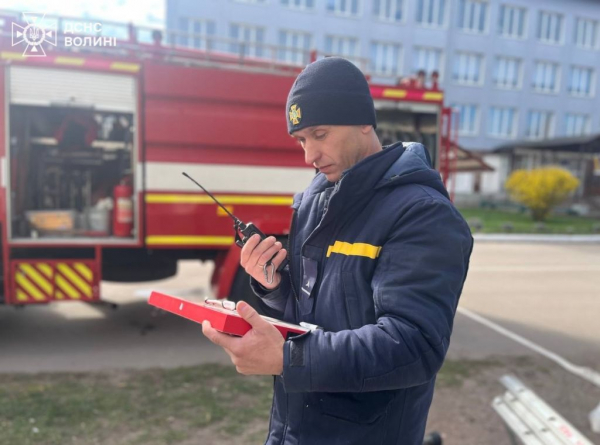 У центрі професійної освіти Нововолинська «виникла пожежа»: рятувальники провели навчання | Новини Нововолинська У центрі професійної освіти Нововолинська «виникла пожежа»: рятувальники провели навчання | Новини Нововолинська