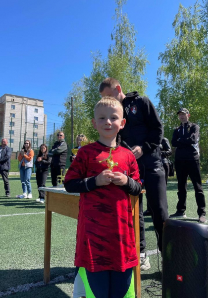 Наймолодші футболісти з Нововолинської громади вибороли срібний кубок на своєму першому турнірі | Новини Нововолинська