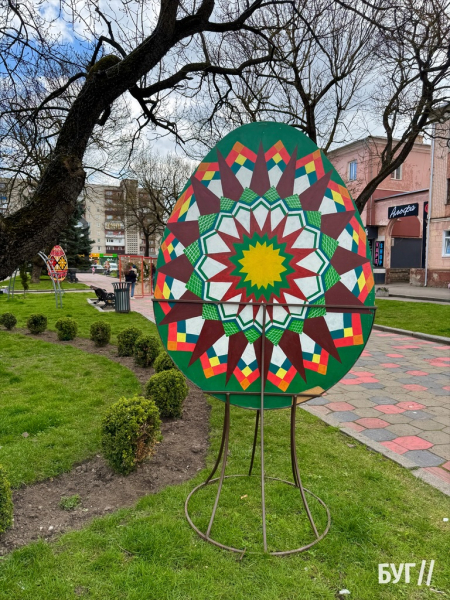 У Нововолинську встановили алею писанок | Новини Нововолинська