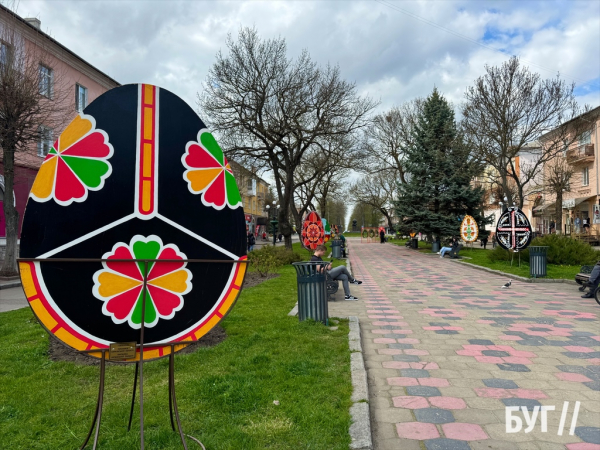У Нововолинську встановили алею писанок | Новини Нововолинська