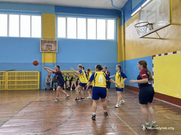 Нововолинські баскетболістки здобули перемоги на обласному етапі змагань «Пліч-о-пліч. Всеукраїнські шкільні ліги» | Новини Нововолинська