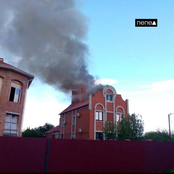 У Курській області згорів будинок глави Глушківського району Павла Золотарьова - у ньому жили офіцери армії, пише «Попіл». - 18 травня 2025 :: Донеччина