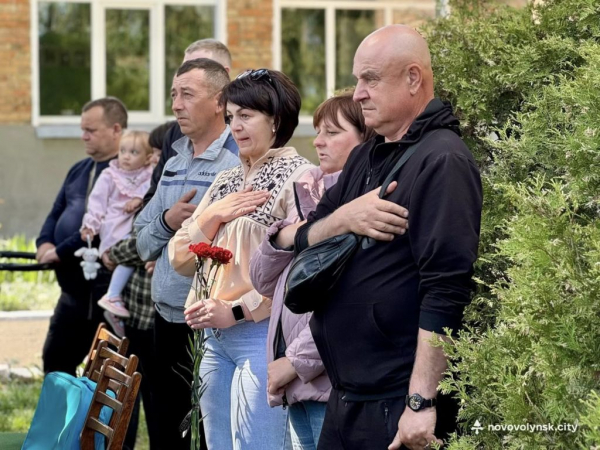 У Нововолинській громаді відкрили меморіальні дошки загиблим Героям | Новини Нововолинська