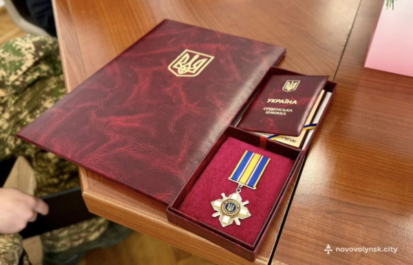 Рідним загиблого захисника Дмитра Громова з Нововолинська вручили орден «За мужність» | Новини Нововолинська Рідним загиблого захисника Дмитра Громова з Нововолинська вручили орден «За мужність» | Новини Нововолинська
