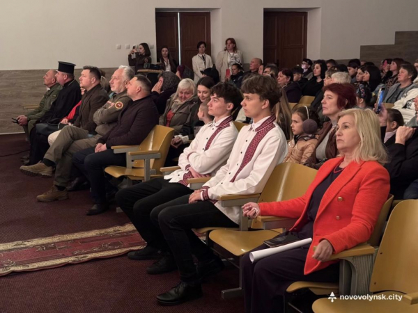 У Нововолинську дітям полеглих Захисників України подарували кулони «Батьківське серце» | Новини Нововолинська У Нововолинську дітям полеглих Захисників України подарували кулони «Батьківське серце» | Новини Нововолинська