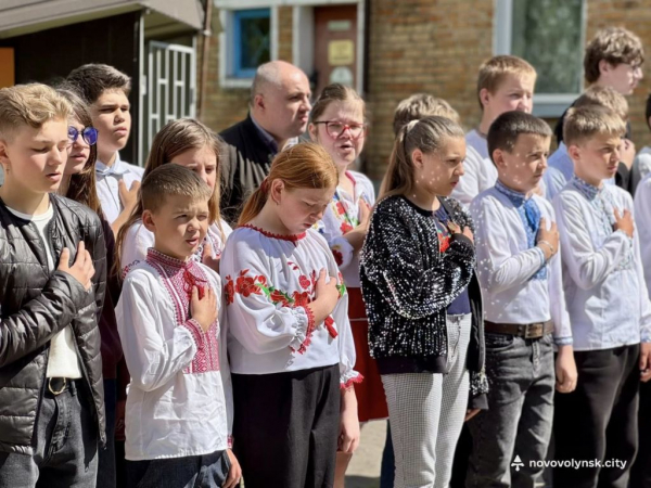 У Нововолинській громаді відкрили меморіальні дошки загиблим Героям | Новини Нововолинська