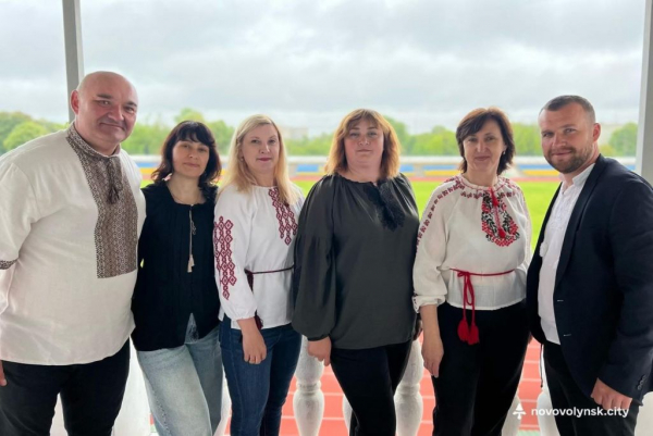 День вишиванки: нововолинці показали свої світлини в національному одязі | Новини Нововолинська