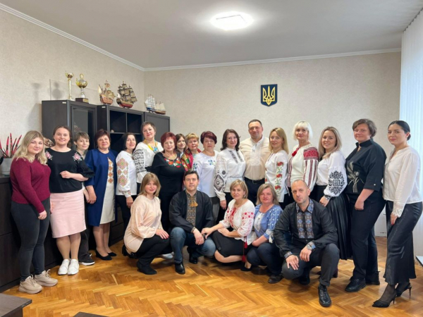 День вишиванки: нововолинці показали свої світлини в національному одязі | Новини Нововолинська