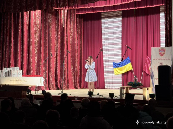 У Нововолинську дітям полеглих Захисників України подарували кулони «Батьківське серце» | Новини Нововолинська У Нововолинську дітям полеглих Захисників України подарували кулони «Батьківське серце» | Новини Нововолинська