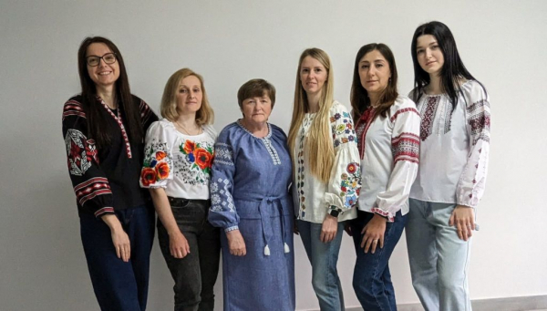 День вишиванки: нововолинці показали свої світлини в національному одязі | Новини Нововолинська