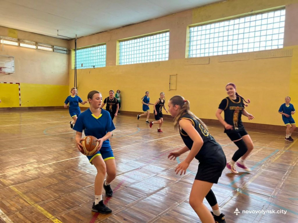 Нововолинські баскетболістки здобули перемоги на обласному етапі змагань «Пліч-о-пліч. Всеукраїнські шкільні ліги» | Новини Нововолинська