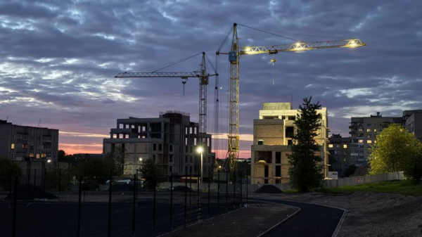 Фото дня: житло для переселенців у Нововолинську набирає висоти | Новини Нововолинська Фото дня: житло для переселенців у Нововолинську набирає висоти | Новини Нововолинська