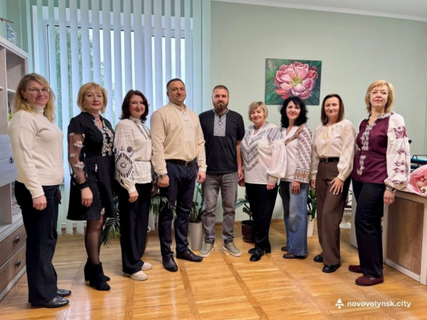 День вишиванки: нововолинці показали свої світлини в національному одязі | Новини Нововолинська