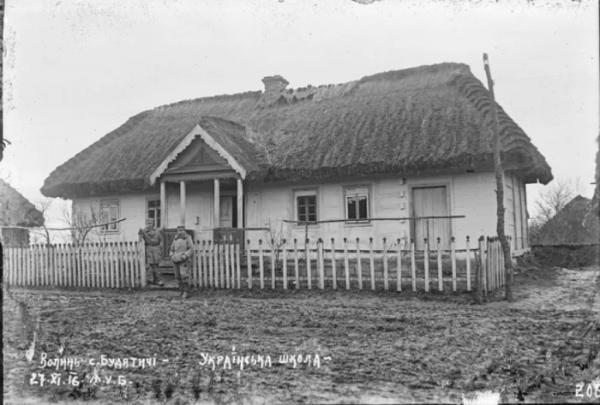 Відкривали школи за свої кошти, а самі жили скромно: унікальні фото родини Бобків із Будятичів, яку знищили «совєти» | Новини Нововолинська