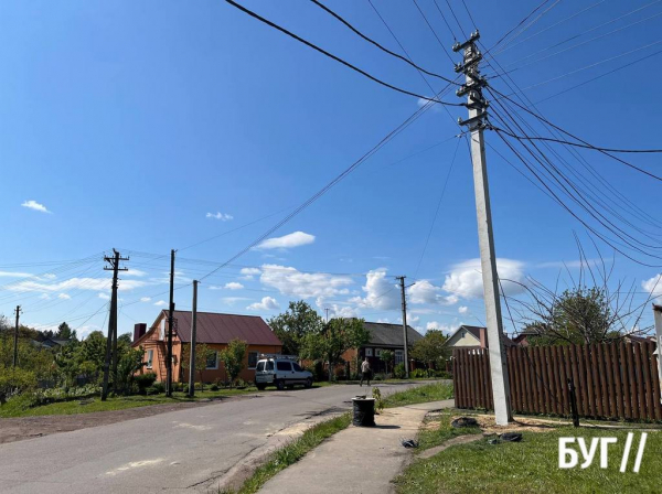 Мешканці залишились без світла: у Нововолинську після аварії встановили нову електроопору | Новини Нововолинська