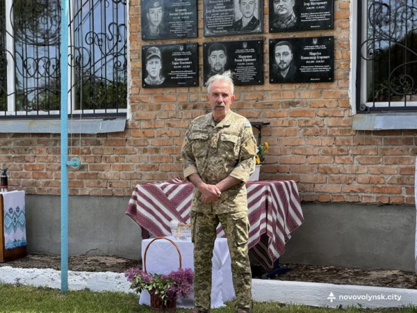 У Нововолинській громаді відкрили меморіальні дошки загиблим Героям | Новини Нововолинська