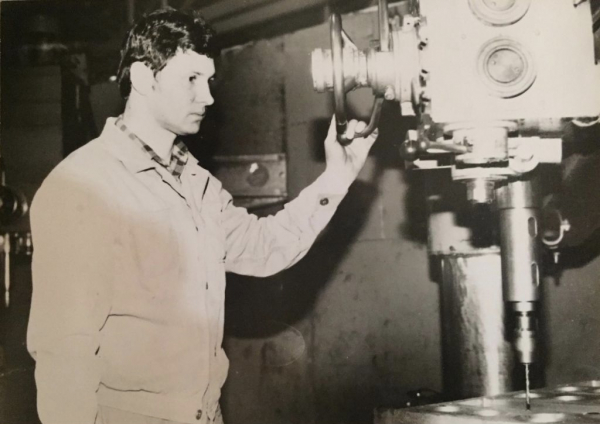 Ретро фото: історія розквіту і занепаду Нововолинського заводу СТО | Новини Нововолинська