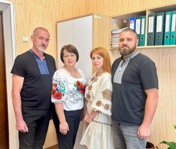 День вишиванки: нововолинці показали свої світлини в національному одязі | Новини Нововолинська