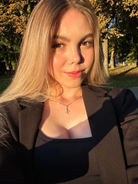 Красуня БУГу: Марія Горун з Нововолинська поєднує з навчанням роботу візажиста та стиліста | Новини Нововолинська