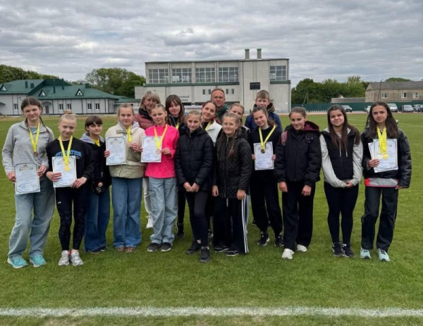 Юні легкоатлети з Нововолинська вибороли командне «золото» на чемпіонаті Волині | Новини Нововолинська
