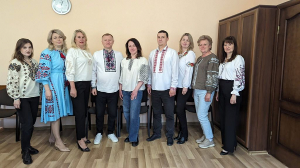 День вишиванки: нововолинці показали свої світлини в національному одязі | Новини Нововолинська