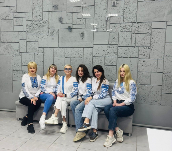 День вишиванки: нововолинці показали свої світлини в національному одязі | Новини Нововолинська