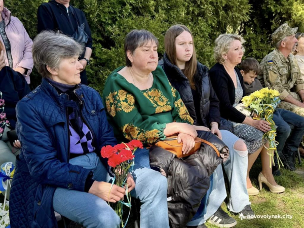 У Нововолинській громаді відкрили меморіальні дошки загиблим Героям | Новини Нововолинська