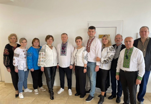 День вишиванки: нововолинці показали свої світлини в національному одязі | Новини Нововолинська