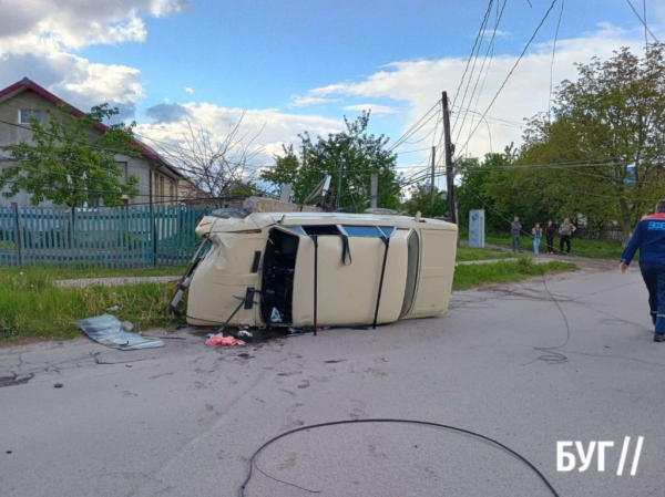 У Нововолинську нетверезий водій ВАЗа врізався в електроопору | Новини Нововолинська