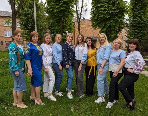 День вишиванки: нововолинці показали свої світлини в національному одязі | Новини Нововолинська