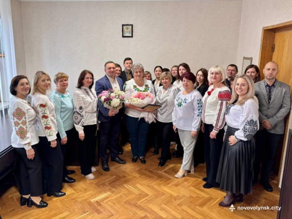 День вишиванки: нововолинці показали свої світлини в національному одязі | Новини Нововолинська