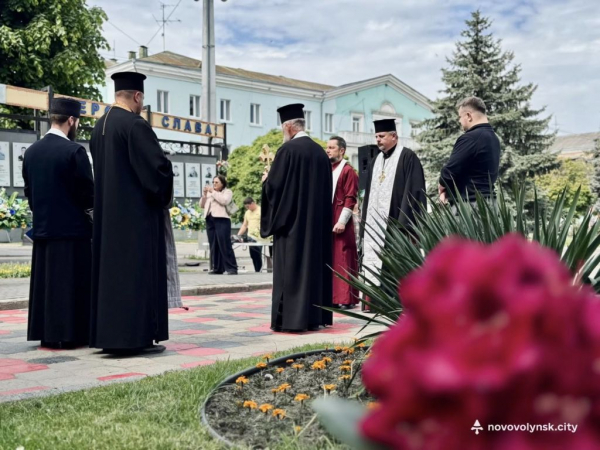 У Нововолинську вшанували Героїв, які загинули під Волновахою | Новини Нововолинська У Нововолинську вшанували Героїв, які загинули під Волновахою | Новини Нововолинська