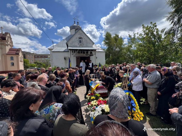 У Нововолинську попрощалися з полеглим Героєм Сергієм Тлумачем | Новини Нововолинська У Нововолинську попрощалися з полеглим Героєм Сергієм Тлумачем | Новини Нововолинська