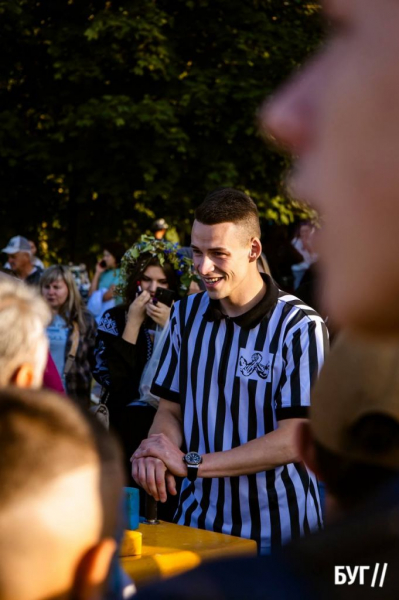 У Нововолинську вперше відзначили Івана Купала: давні обряди, розпалювання ватри та бойовий гопак | Новини Нововолинська У Нововолинську вперше відзначили Івана Купала: давні обряди, розпалювання ватри та бойовий гопак | Новини Нововолинська