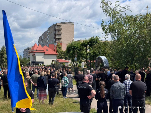 У Нововолинську попрощалися з полеглим Героєм Сергієм Тлумачем | Новини Нововолинська У Нововолинську попрощалися з полеглим Героєм Сергієм Тлумачем | Новини Нововолинська